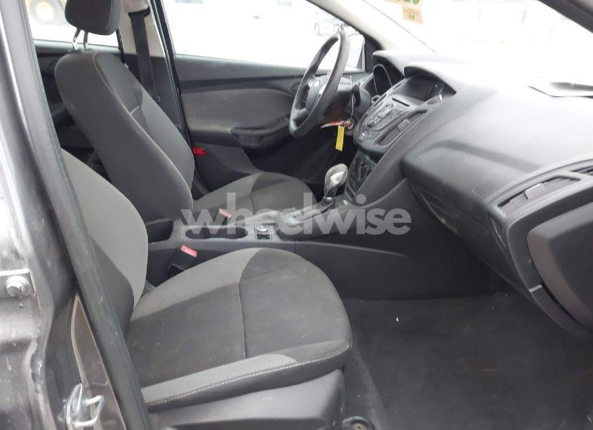 Photo 5 of 2014 Ford Focus S (VIN 1FADP3E2XEL398855)