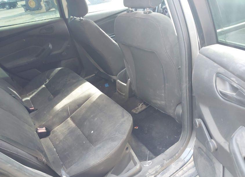 Photo 8 of 2015 Ford Focus S (VIN 1FADP3E2XFL313479)