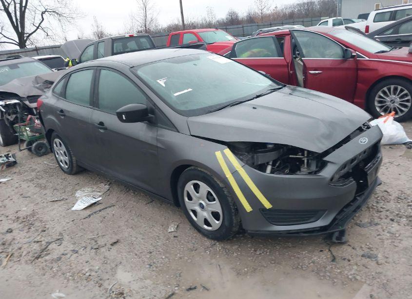 2016 Ford Focus S (VIN 1FADP3E2XGL208183) main photo