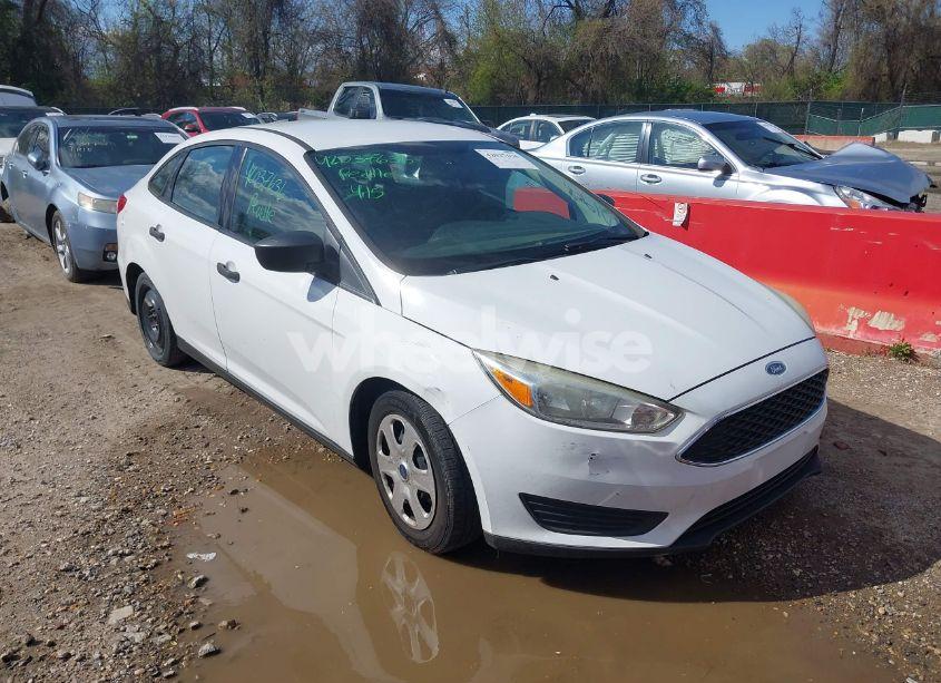 2016 Ford Focus S (VIN 1FADP3E2XGL357547) main photo