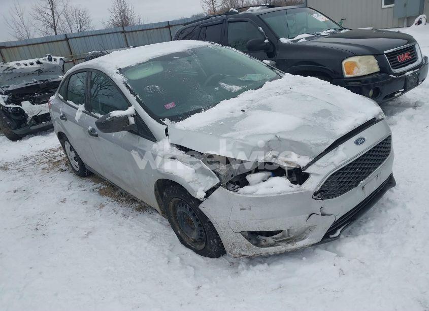 2017 Ford Focus S (VIN 1FADP3E2XHL213630) main photo