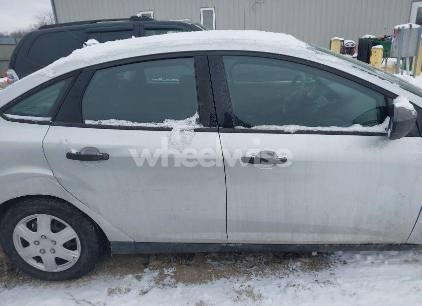 Photo 13 of 2017 Ford Focus S (VIN 1FADP3E2XHL213630)