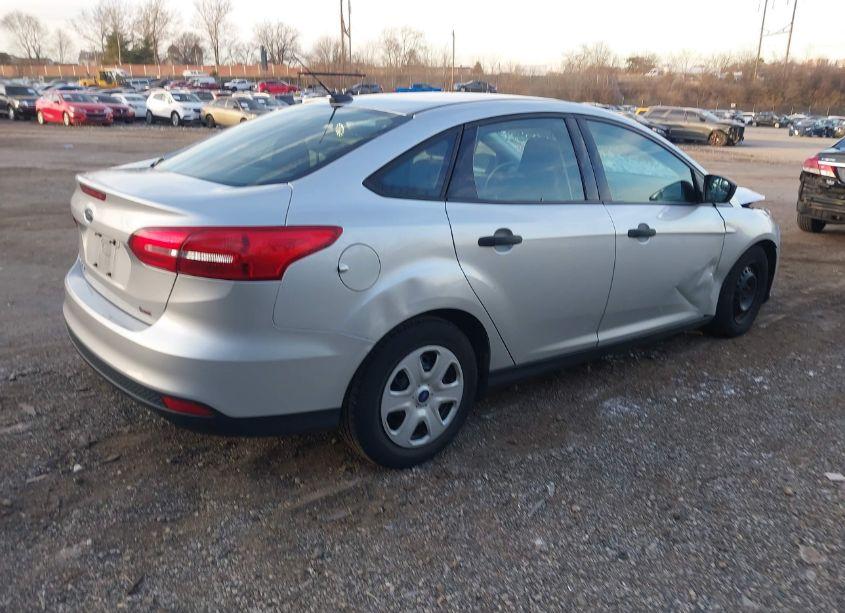 Photo 4 of 2018 Ford Focus S (VIN 1FADP3E2XJL208126)