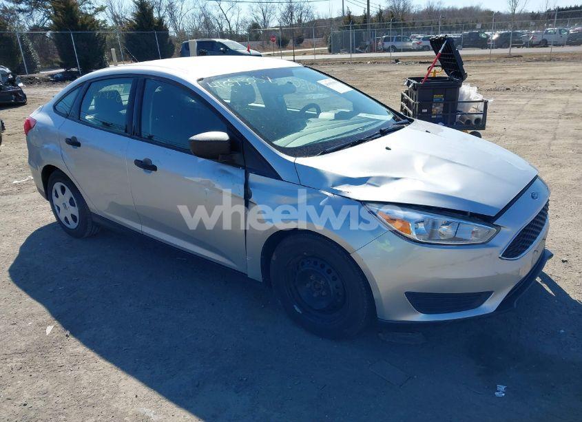2018 Ford Focus S (VIN 1FADP3E2XJL221099) main photo