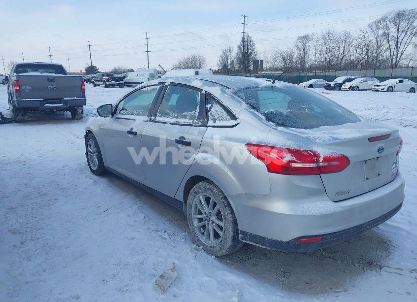 Photo 3 of 2018 Ford Focus S (VIN 1FADP3E2XJL221961)