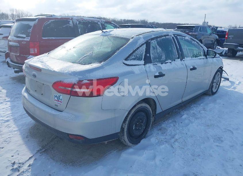 Photo 4 of 2018 Ford Focus S (VIN 1FADP3E2XJL221961)
