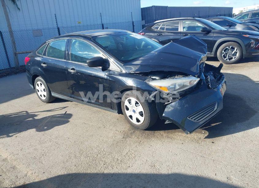 2018 Ford Focus S (VIN 1FADP3E2XJL260646) main photo