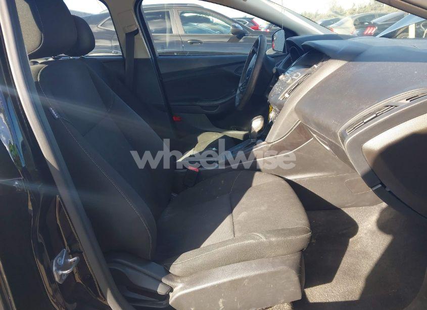 Photo 5 of 2018 Ford Focus S (VIN 1FADP3E2XJL260646)