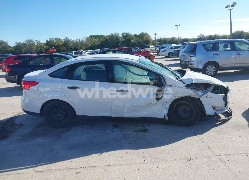 Photo 14 of 2018 Ford Focus S (VIN 1FADP3E2XJL270495)