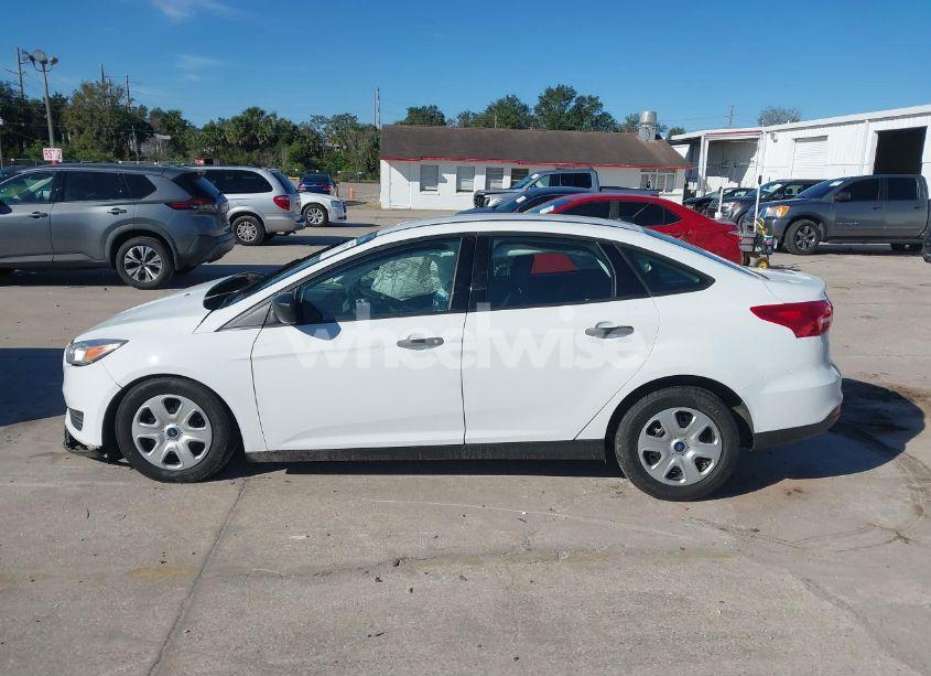 Photo 15 of 2018 Ford Focus S (VIN 1FADP3E2XJL270495)