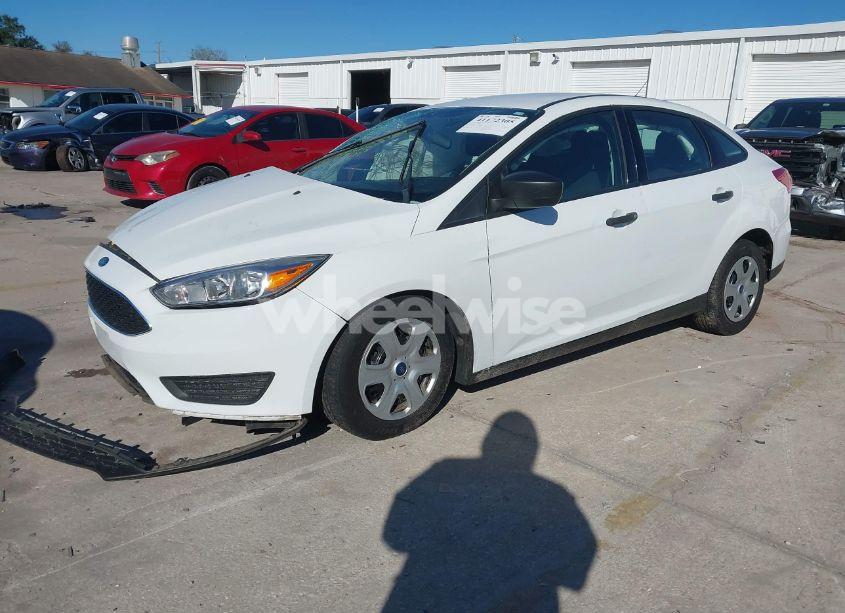 Photo 2 of 2018 Ford Focus S (VIN 1FADP3E2XJL270495)