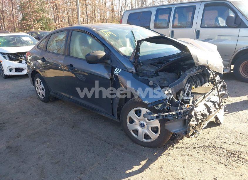 2018 Ford Focus S (VIN 1FADP3E2XJL316312) main photo