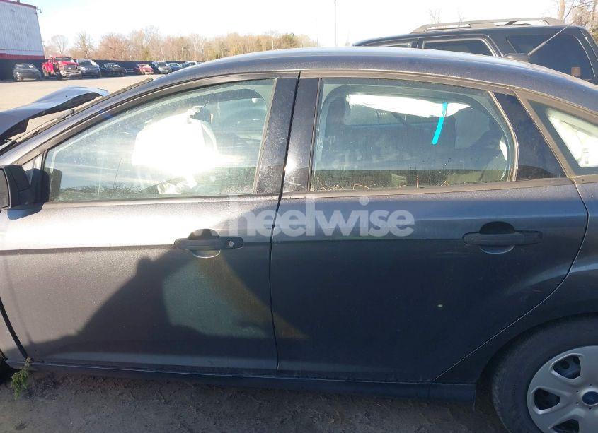 Photo 14 of 2018 Ford Focus S (VIN 1FADP3E2XJL316312)