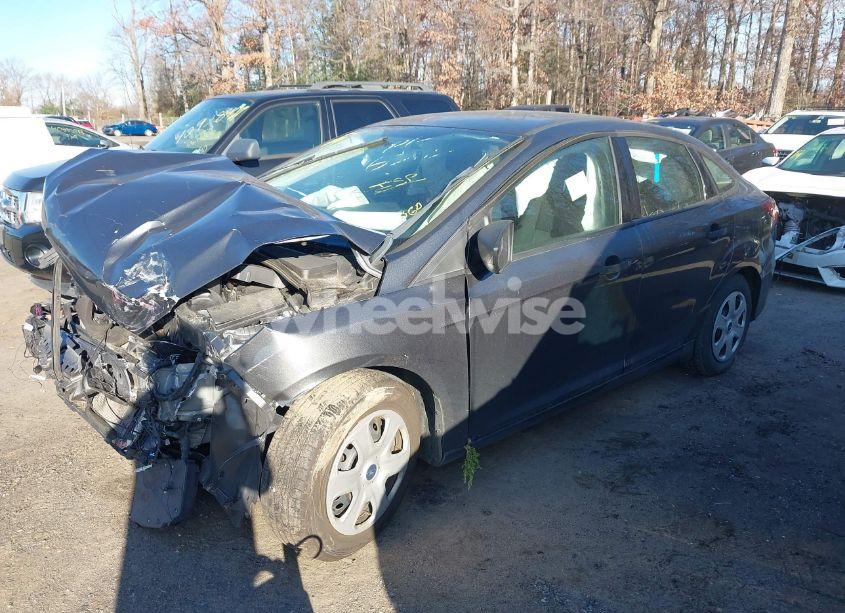 Photo 2 of 2018 Ford Focus S (VIN 1FADP3E2XJL316312)