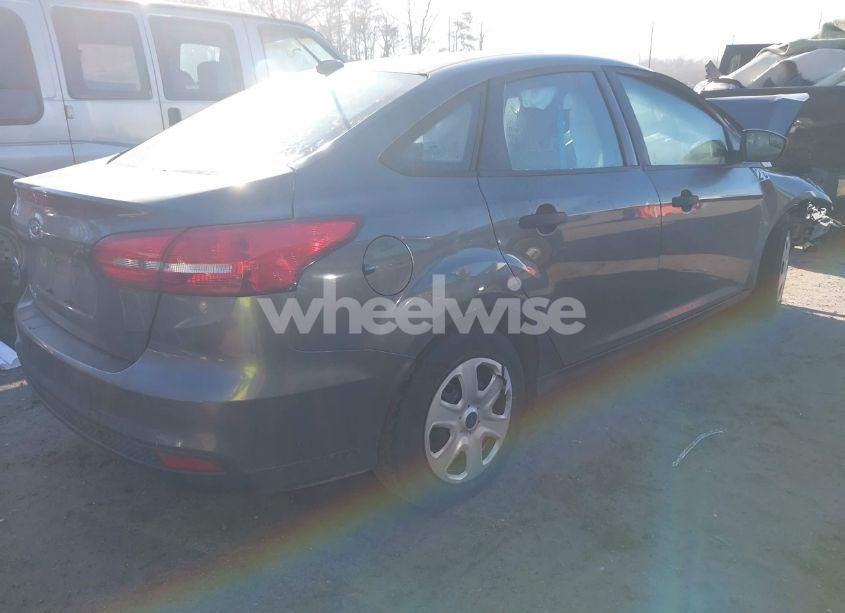 Photo 4 of 2018 Ford Focus S (VIN 1FADP3E2XJL316312)