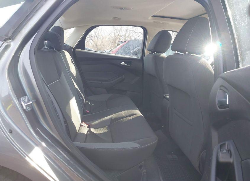 Photo 8 of 2013 Ford Focus SE (VIN 1FADP3F20DL118471)
