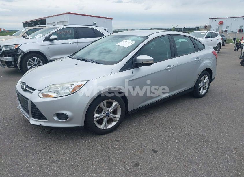 Photo 2 of 2013 Ford Focus SE (VIN 1FADP3F20DL152765)