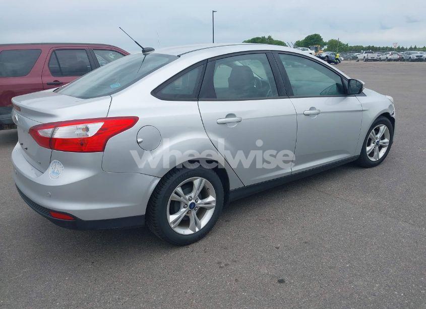 Photo 4 of 2013 Ford Focus SE (VIN 1FADP3F20DL152765)