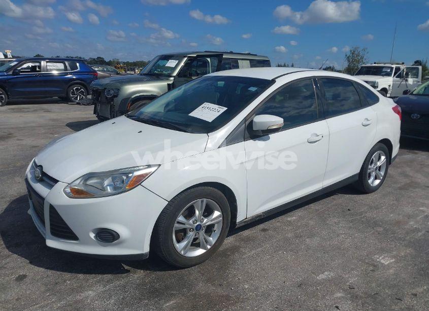 Photo 2 of 2013 Ford Focus SE (VIN 1FADP3F20DL198886)