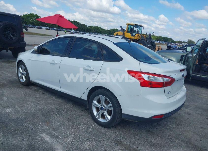 Photo 3 of 2013 Ford Focus SE (VIN 1FADP3F20DL198886)