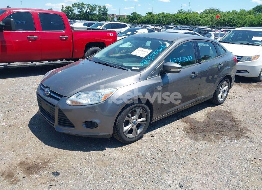 Photo 2 of 2013 Ford Focus SE (VIN 1FADP3F20DL235001)