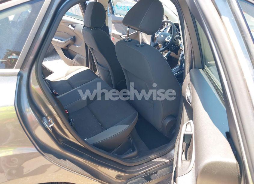 Photo 8 of 2013 Ford Focus SE (VIN 1FADP3F20DL235001)