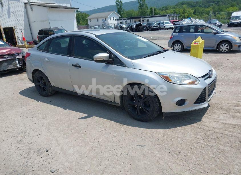 2013 Ford Focus SE (VIN 1FADP3F20DL265762) main photo