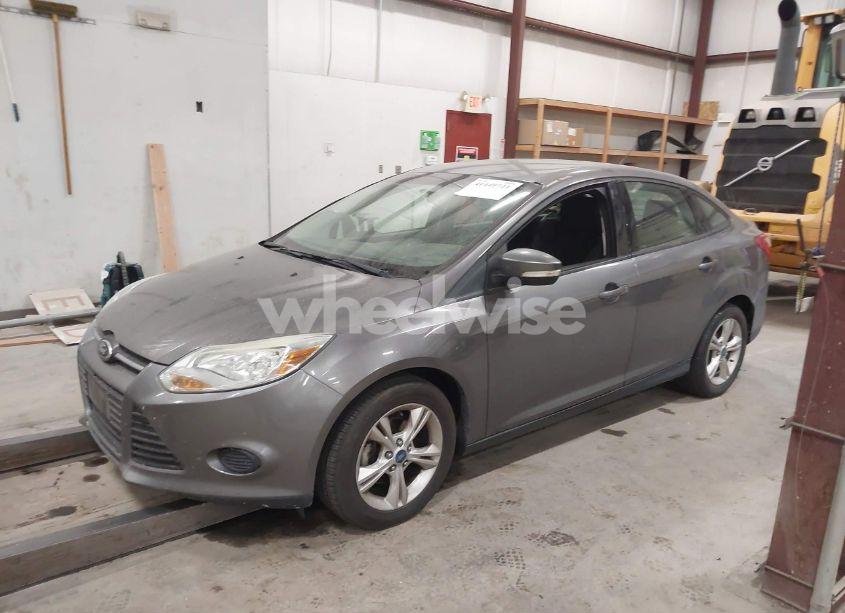 Photo 2 of 2013 Ford Focus SE (VIN 1FADP3F20DL266815)