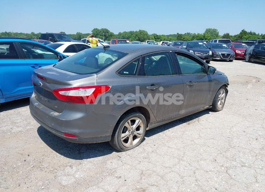 Photo 4 of 2013 Ford Focus SE (VIN 1FADP3F20DL266913)