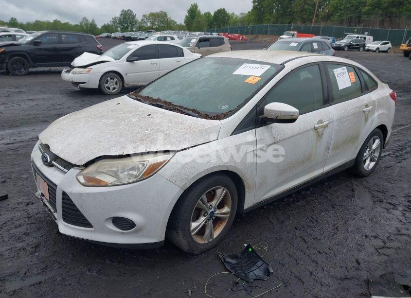 Photo 2 of 2013 Ford Focus SE (VIN 1FADP3F20DL302583)
