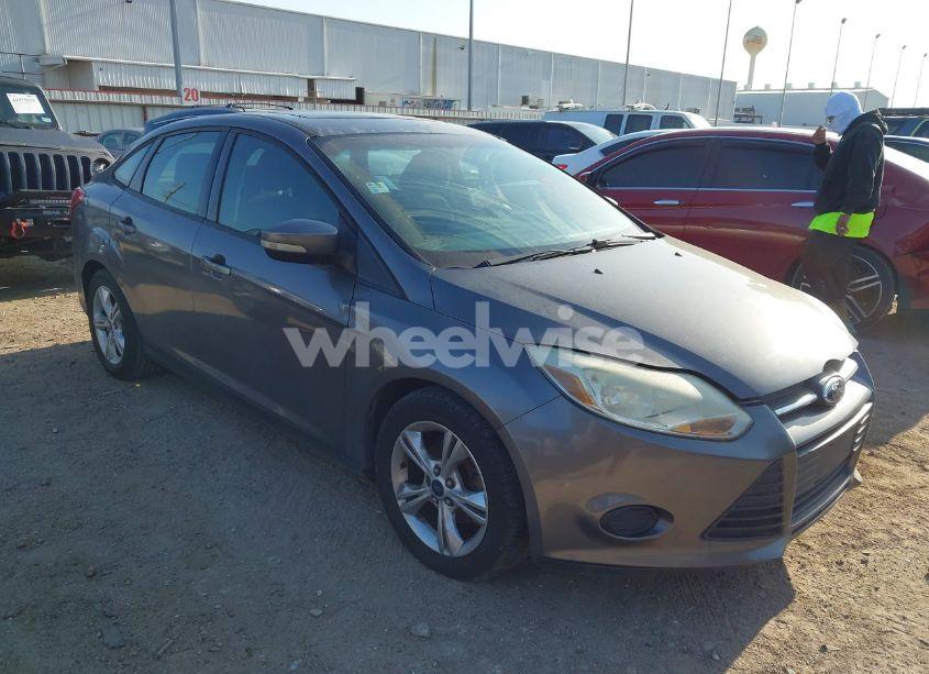 2013 Ford Focus SE (VIN 1FADP3F20DL325958) main photo