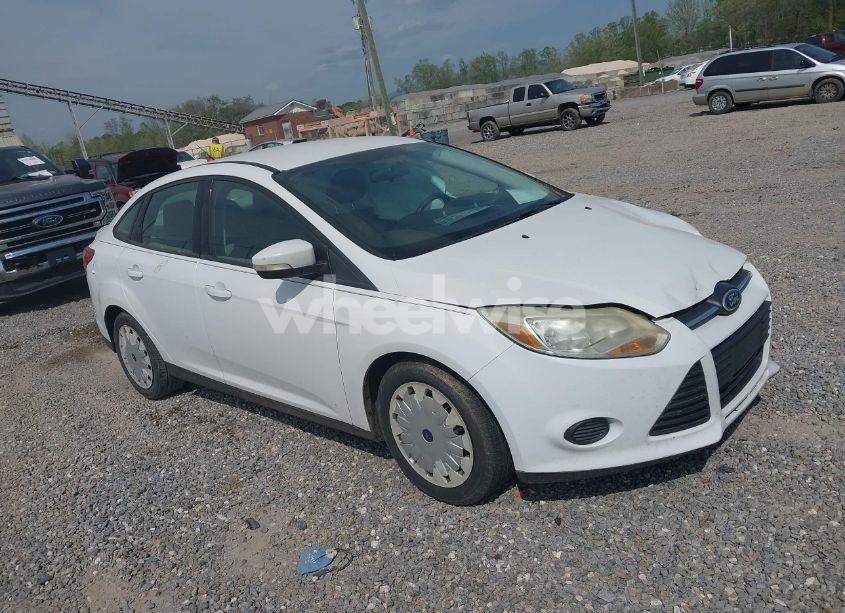 2013 Ford Focus SE (VIN 1FADP3F20DL359396) main photo