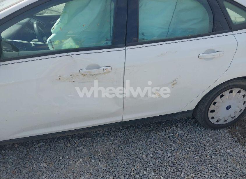 Photo 12 of 2013 Ford Focus SE (VIN 1FADP3F20DL359396)