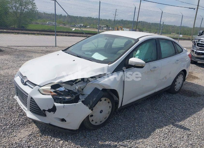 Photo 2 of 2013 Ford Focus SE (VIN 1FADP3F20DL359396)