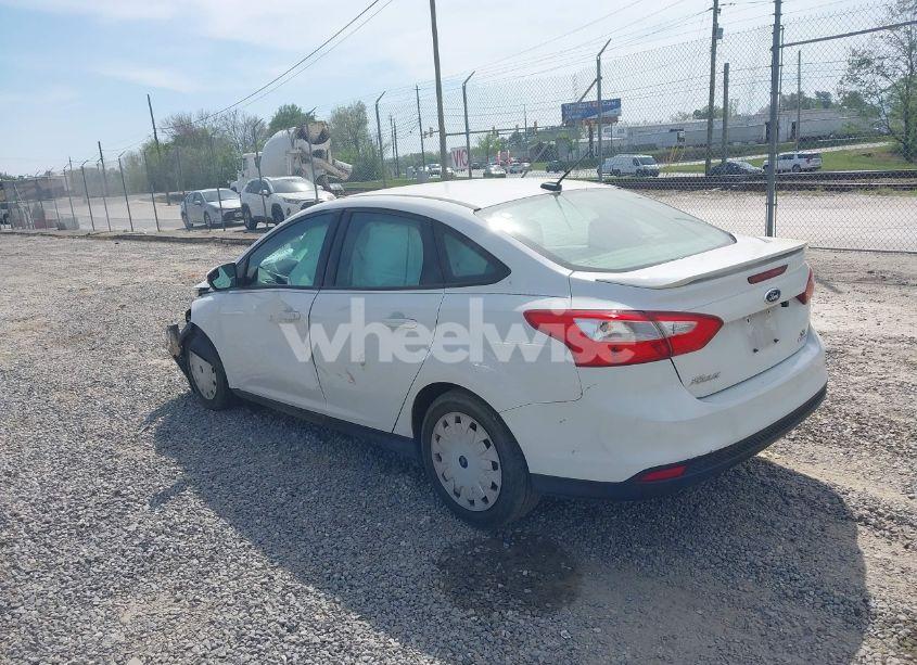 Photo 3 of 2013 Ford Focus SE (VIN 1FADP3F20DL359396)