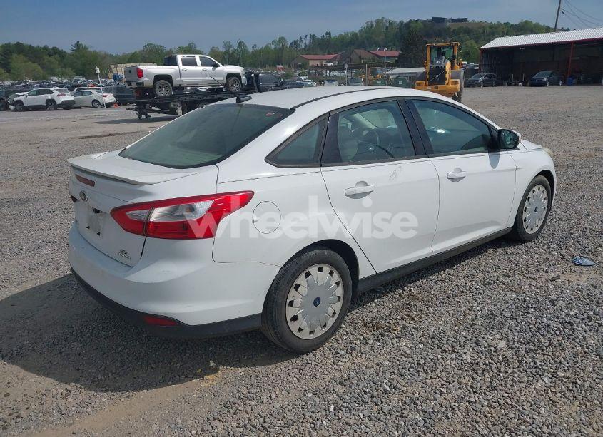 Photo 4 of 2013 Ford Focus SE (VIN 1FADP3F20DL359396)