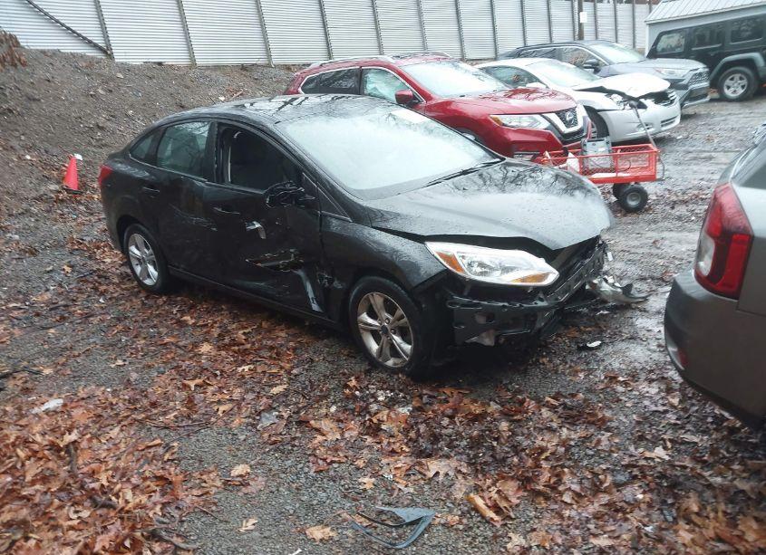 2013 Ford Focus SE (VIN 1FADP3F20DL380801) main photo