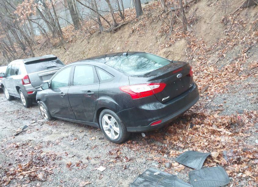 Photo 14 of 2013 Ford Focus SE (VIN 1FADP3F20DL380801)