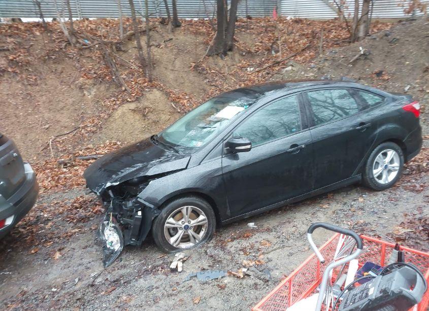 Photo 2 of 2013 Ford Focus SE (VIN 1FADP3F20DL380801)