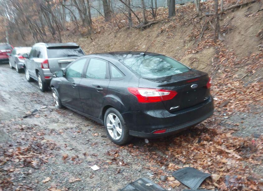 Photo 3 of 2013 Ford Focus SE (VIN 1FADP3F20DL380801)