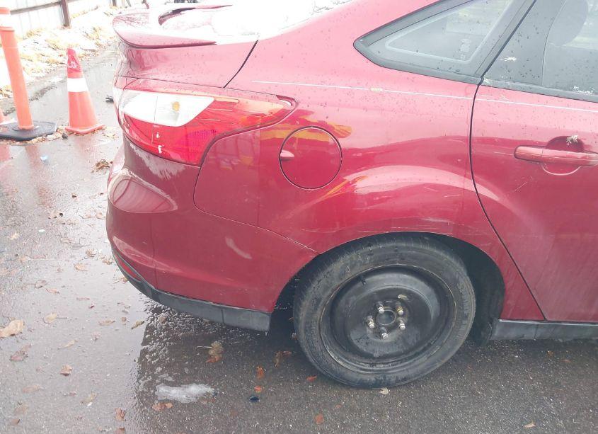 Photo 6 of 2014 Ford Focus SE (VIN 1FADP3F20EL136907)