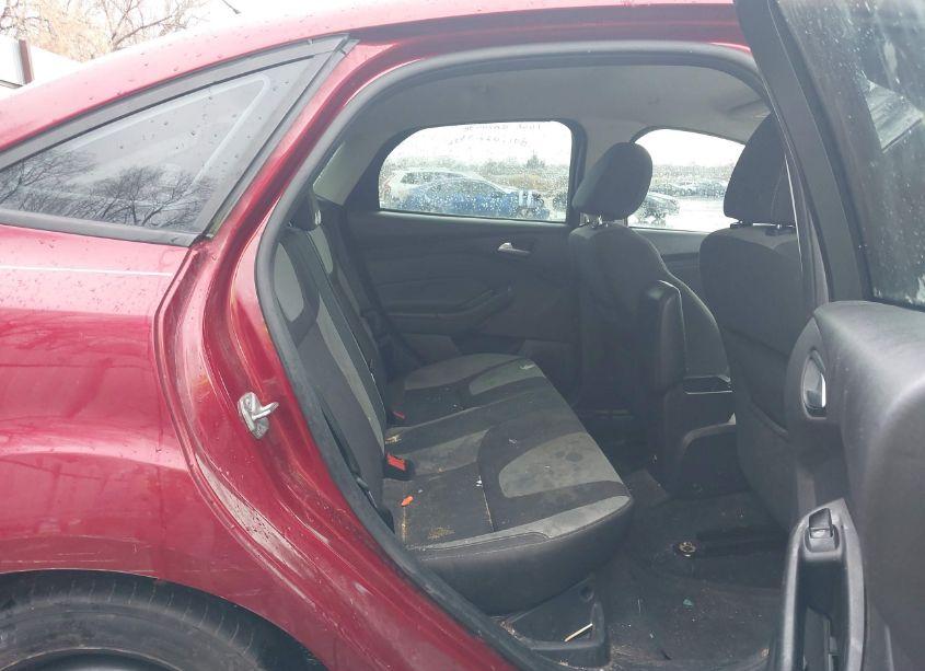 Photo 8 of 2014 Ford Focus SE (VIN 1FADP3F20EL136907)