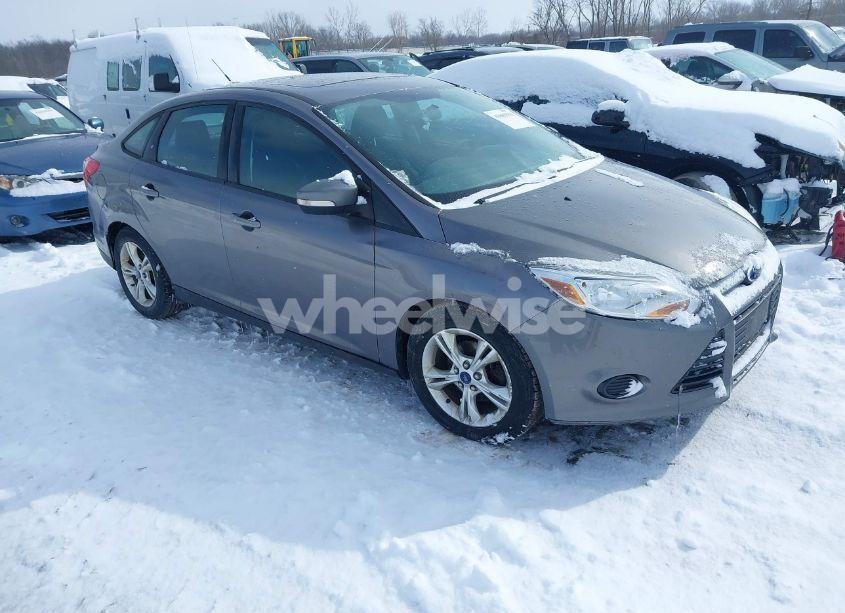 2014 Ford Focus SE (VIN 1FADP3F20EL154355) main photo