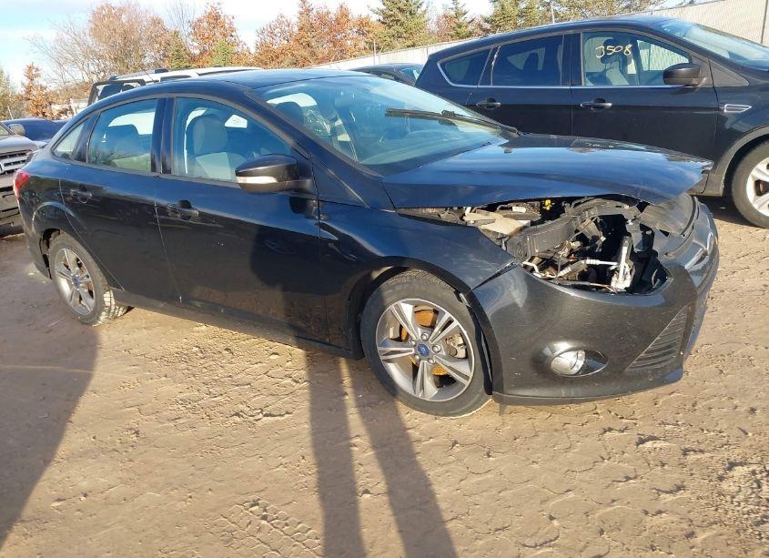 2014 Ford Focus SE (VIN 1FADP3F20EL175951) main photo