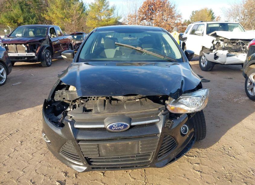 Photo 13 of 2014 Ford Focus SE (VIN 1FADP3F20EL175951)