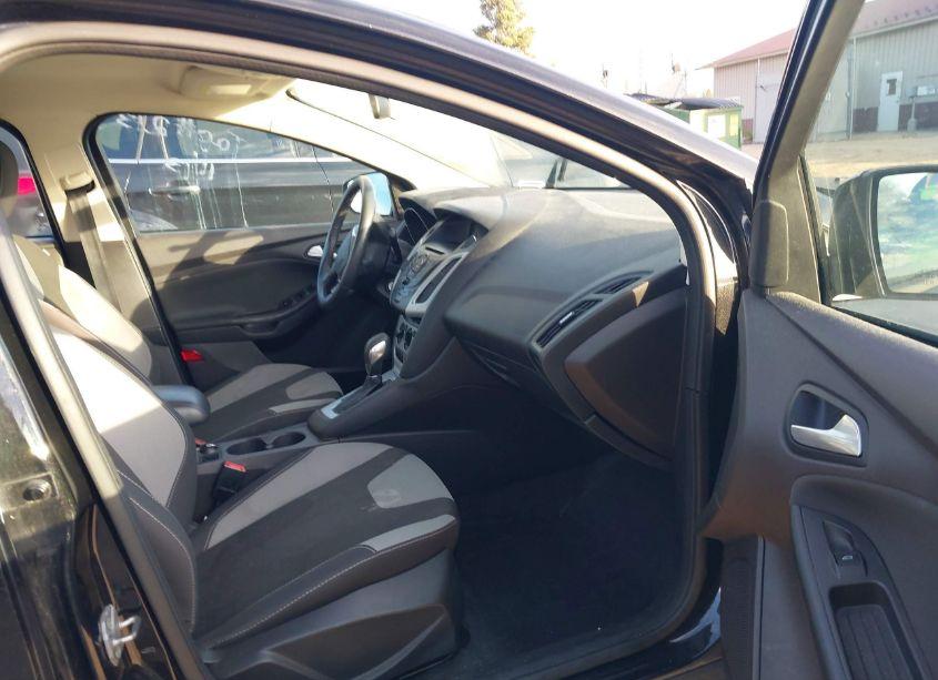 Photo 5 of 2014 Ford Focus SE (VIN 1FADP3F20EL175951)