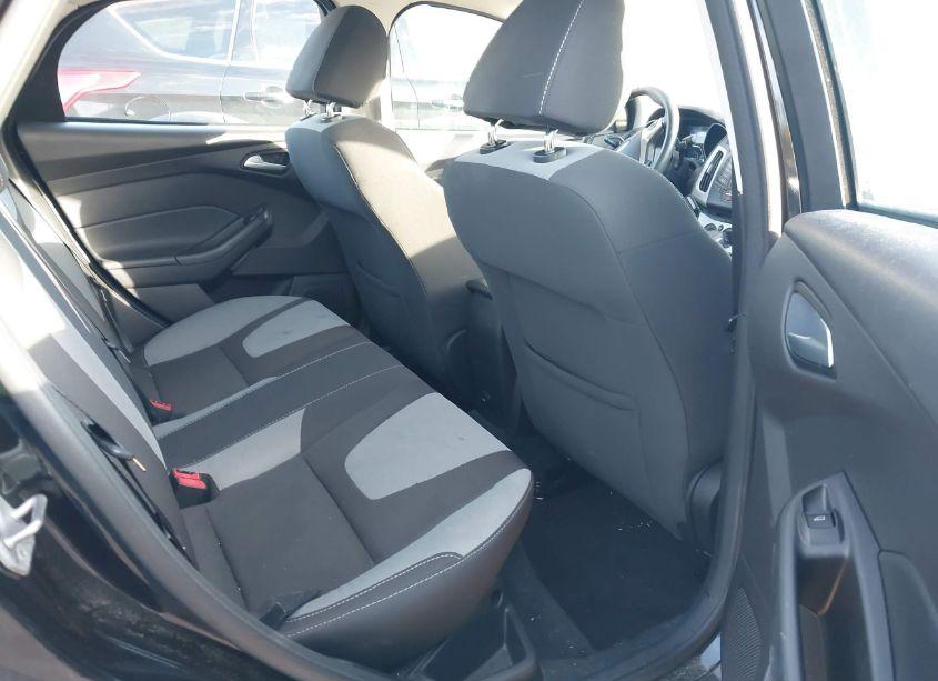Photo 8 of 2014 Ford Focus SE (VIN 1FADP3F20EL175951)
