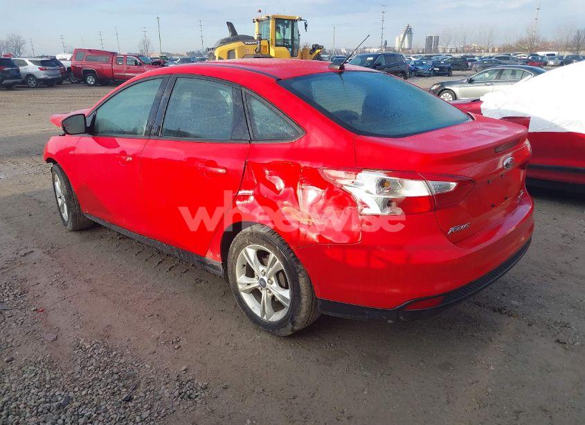 Photo 3 of 2014 Ford Focus SE (VIN 1FADP3F20EL181779)
