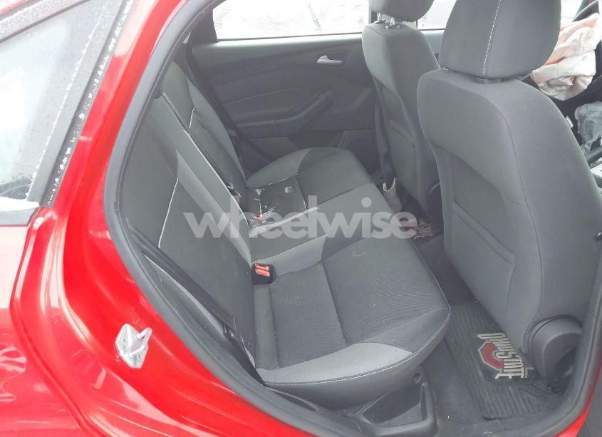 Photo 8 of 2014 Ford Focus SE (VIN 1FADP3F20EL181779)