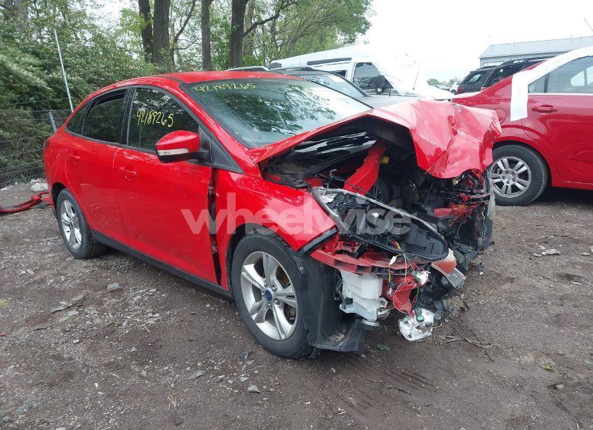 2014 Ford Focus SE (VIN 1FADP3F20EL196122) main photo